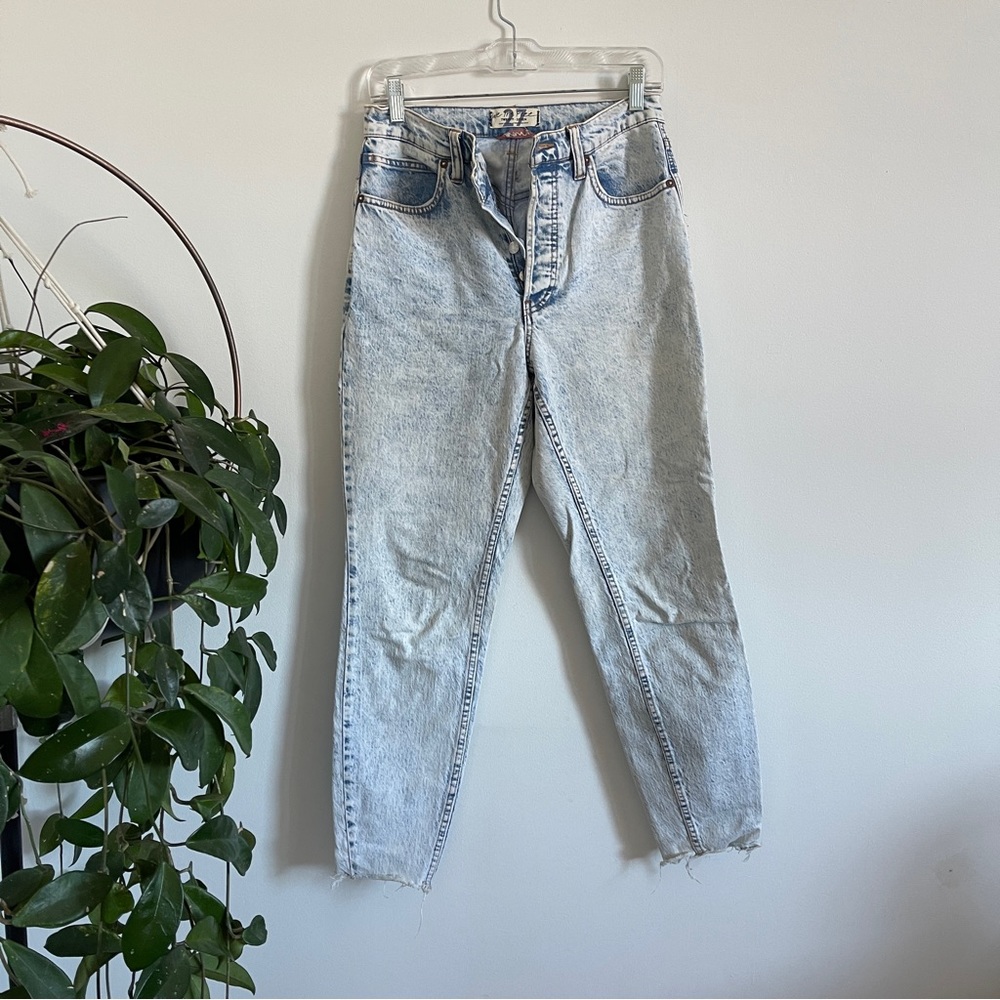 LAST CHANCE! Gone 11/28! Free People CRVY curvy acid wash jeans
